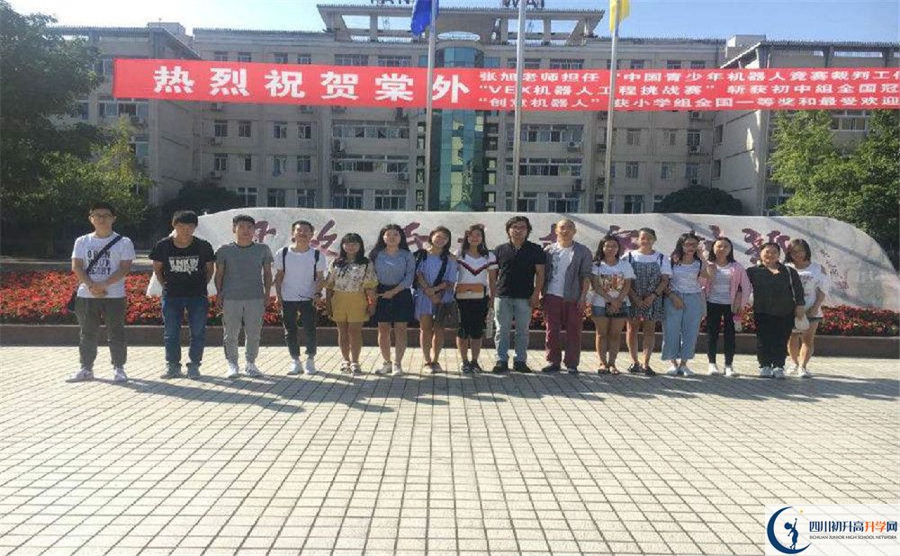 近幾年成都棠湖外國語學(xué)校高中錄取的分?jǐn)?shù)線是多少？