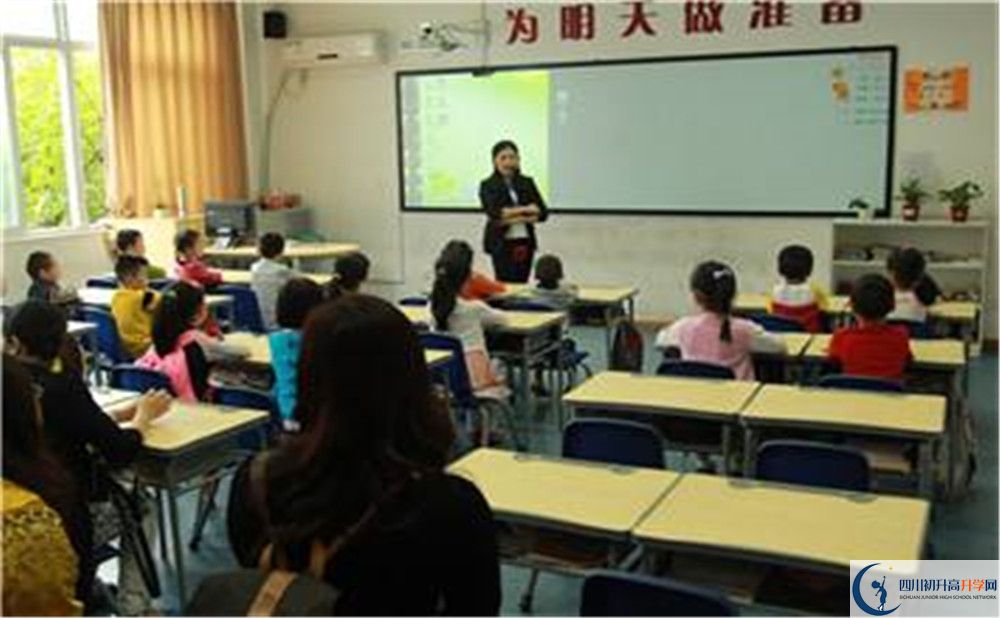 北大附中成都新津為明學校地址在哪里？