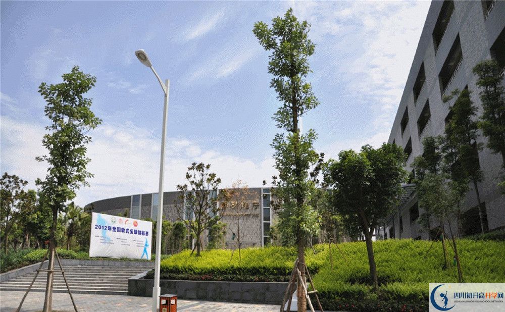 石室天府中學(xué)住宿費(fèi)用是多少？