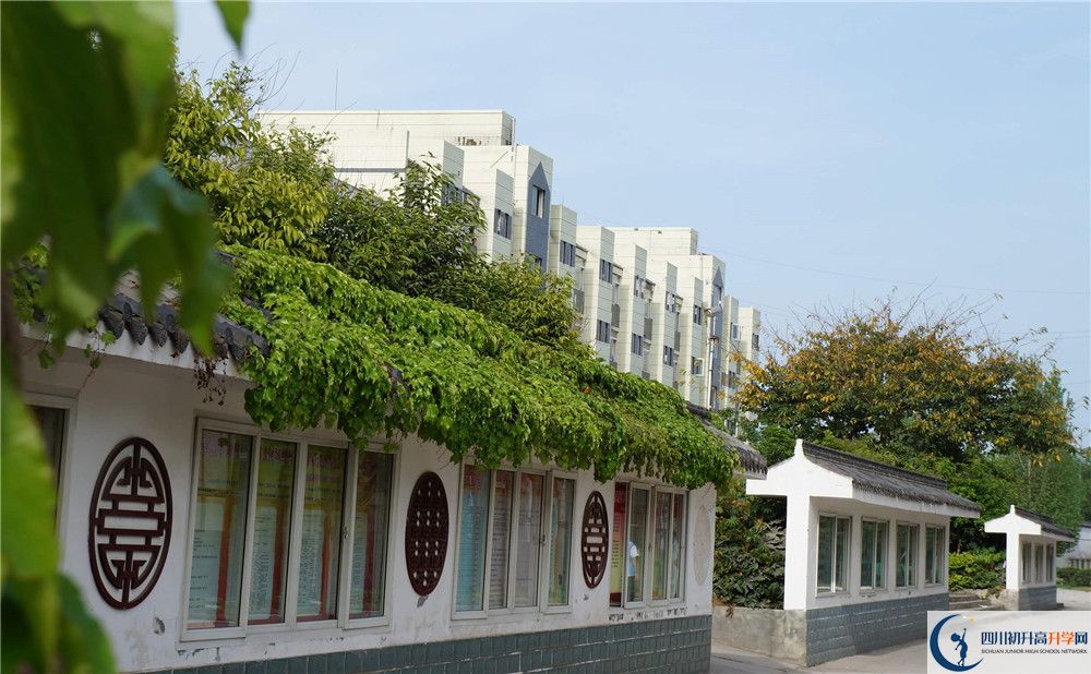 高板中學(xué)住宿費用是多少？