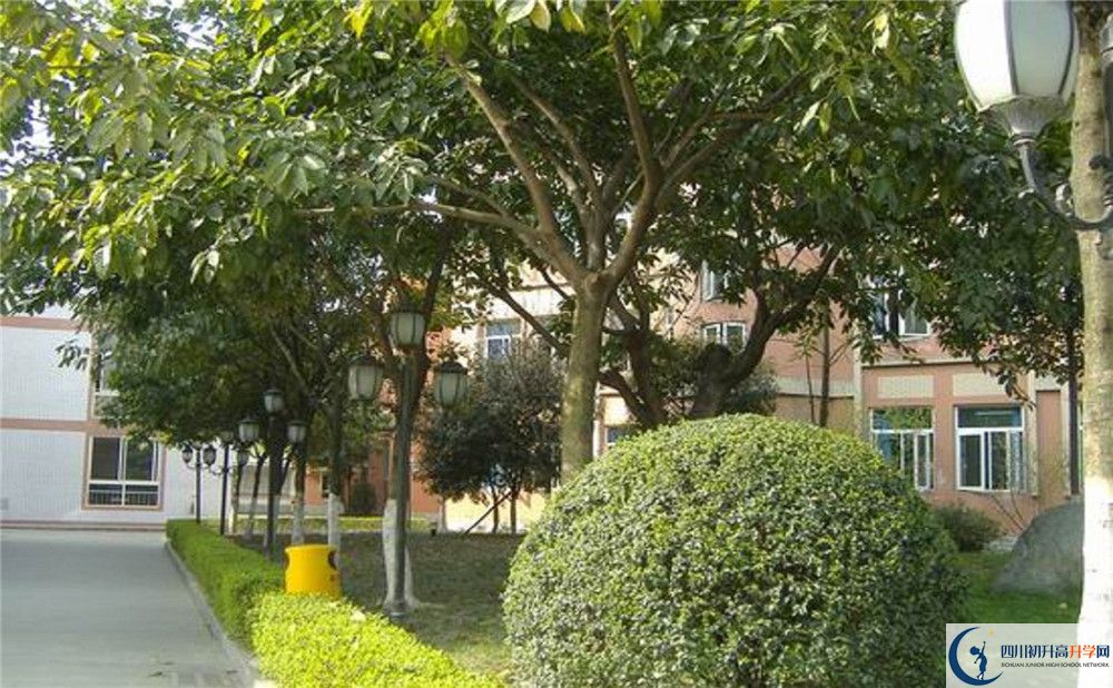 成都西川中學(xué)的高中住宿怎么樣？