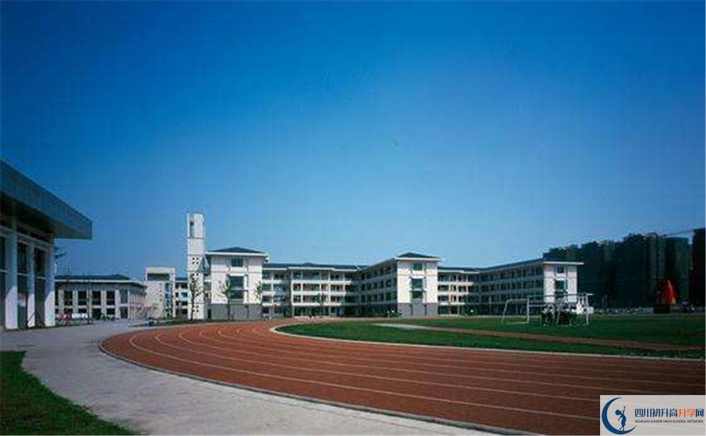都江堰外國語實驗學(xué)校的高中住宿怎么樣？