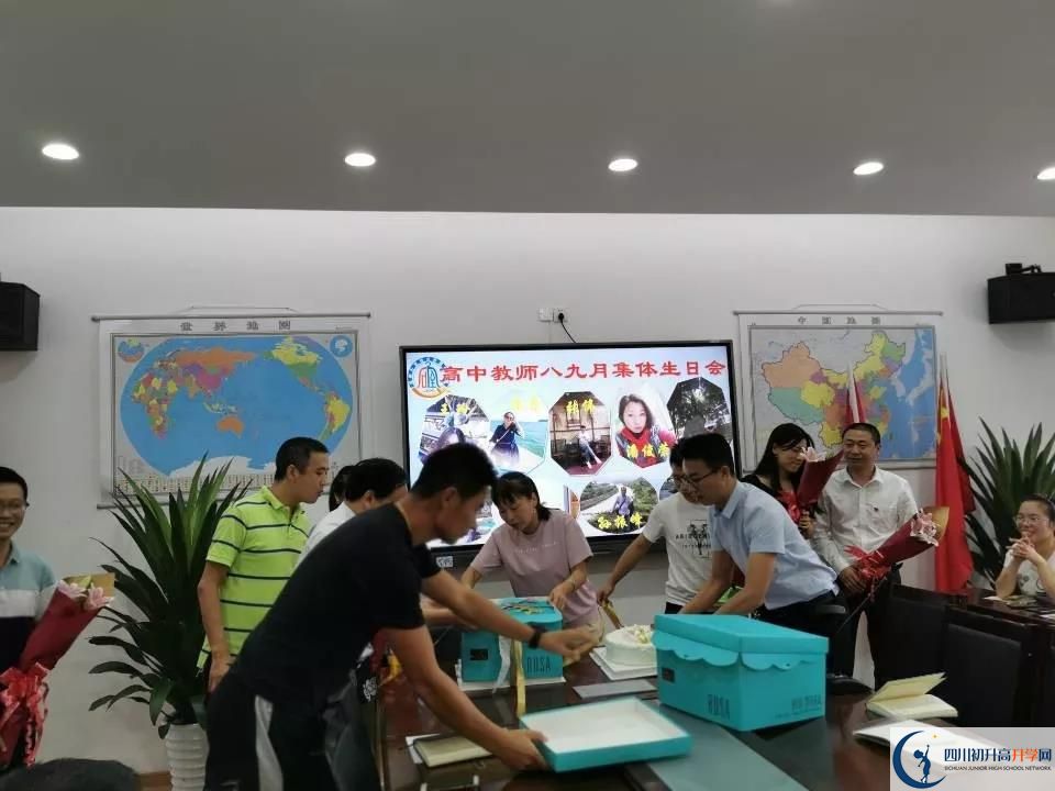 成都石室佳興外國語學校夏令營費用是多少？