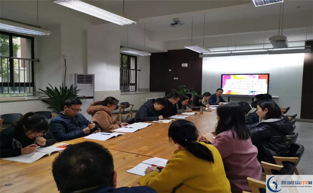 成都教科院附屬學校實驗班人數(shù)是多少？