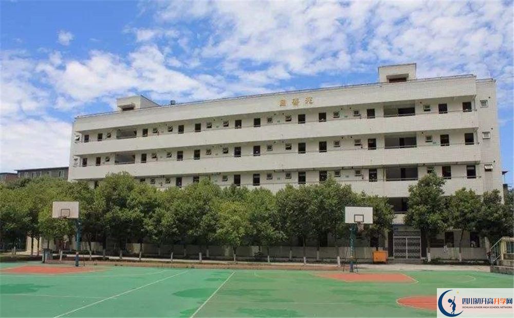 成都市籍田中學(xué)實驗班人數(shù)是多少？