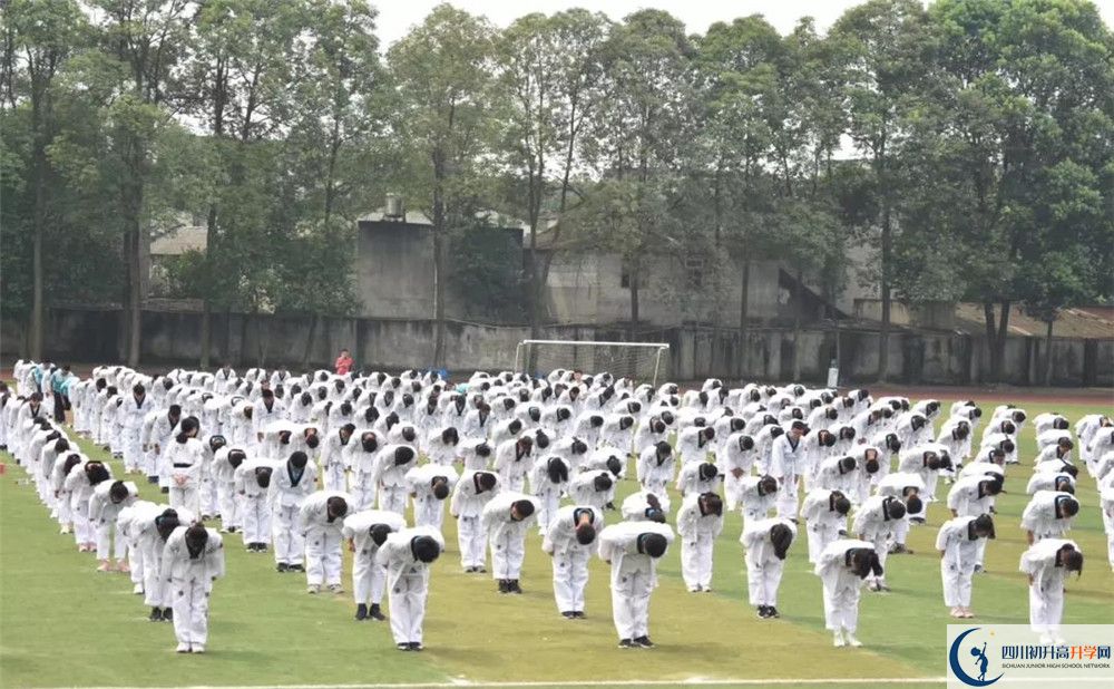 郫縣二中實驗班人數(shù)是多少？