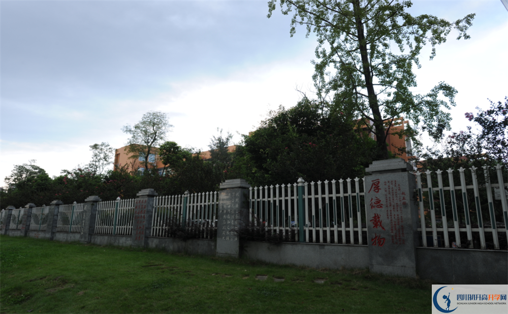 溫江中學(xué)實驗班人數(shù)是多少？