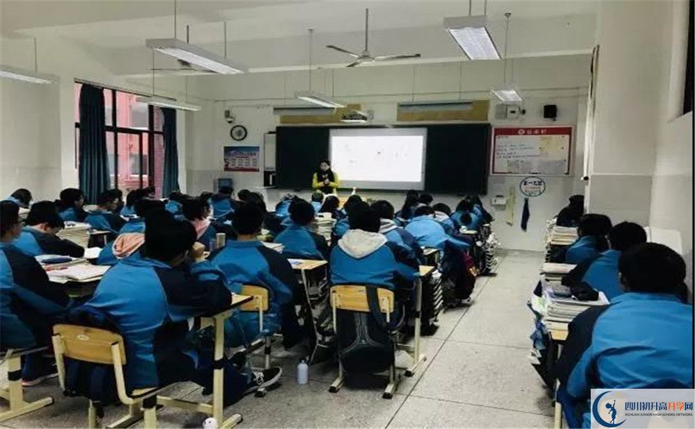新都一中高中分班考試難嗎？
