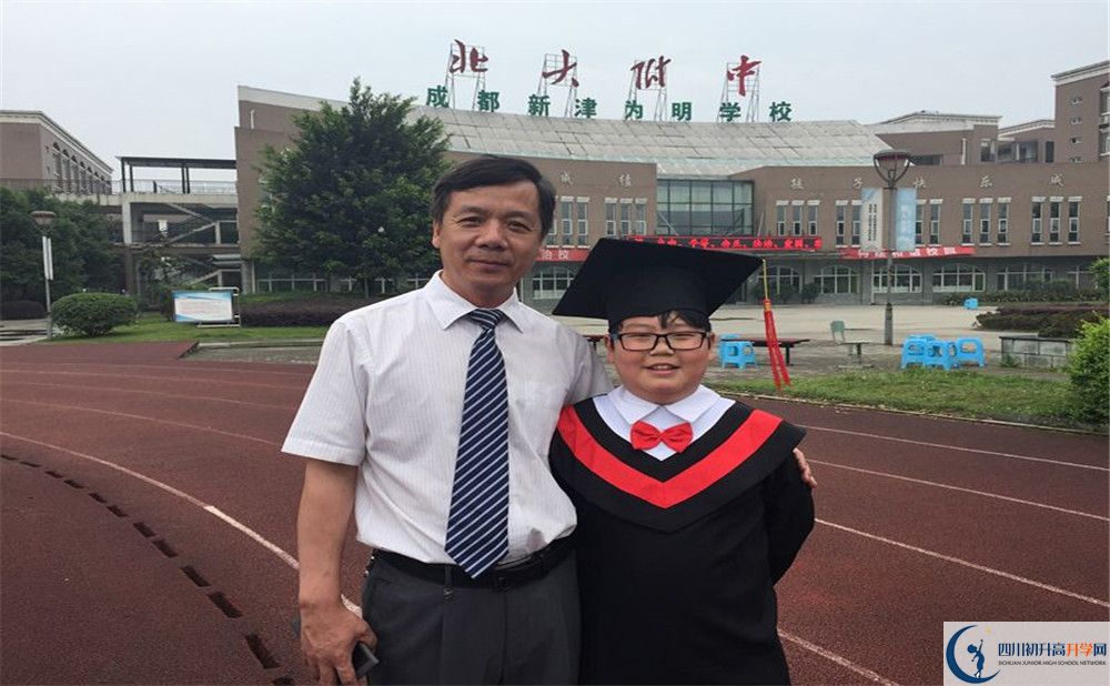 成都新津?yàn)槊鲗W(xué)校高中分班考試難嗎？