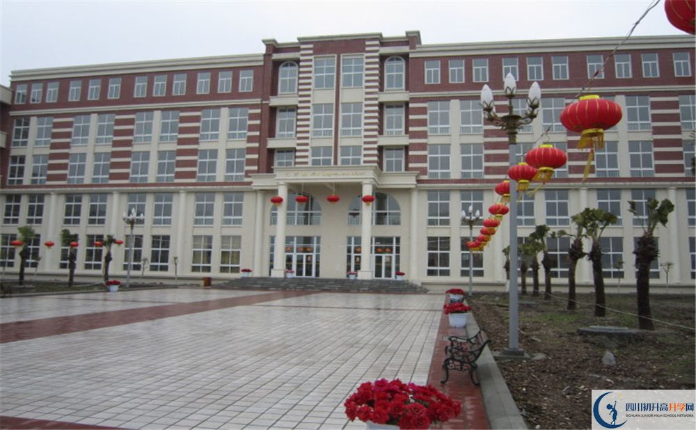 四川師范大學(xué)附屬第三實驗中學(xué)平行班中考重點率是多少？
