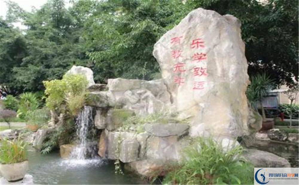 武侯高級中學(xué)在校學(xué)生總?cè)藬?shù)是多少？