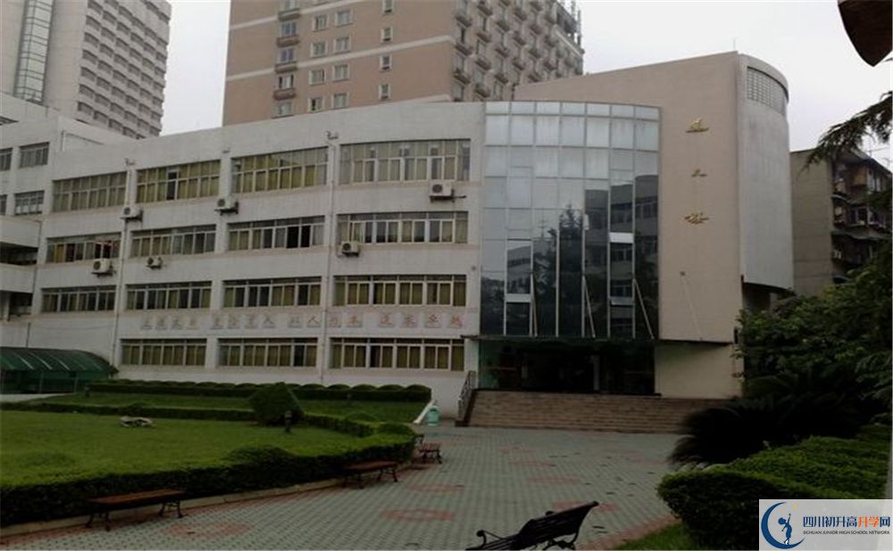 成都市鹽道街中學(xué)軍訓(xùn)多久？