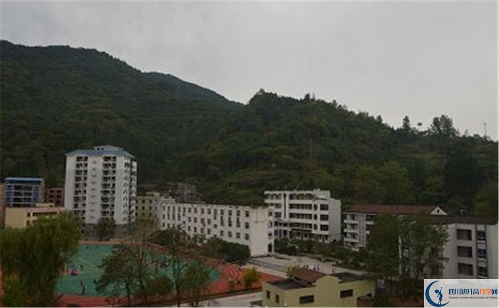萬源市第二中學(xué)2020年收費標(biāo)準(zhǔn)