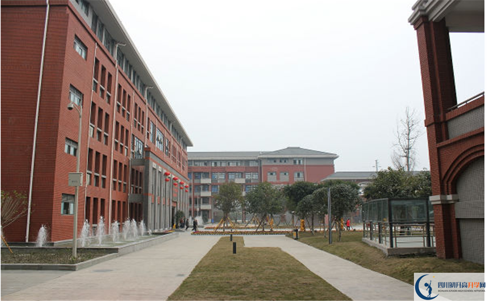 成都市龍泉驛區(qū)四川師大附屬第一實(shí)驗(yàn)中學(xué)地址怎么走？
